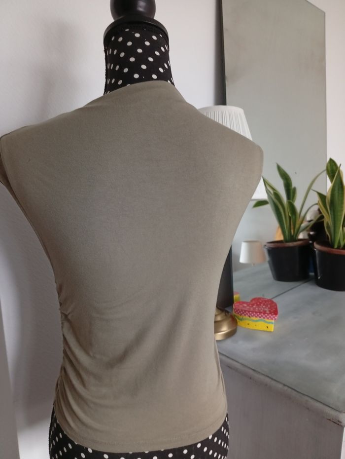 Haut sans manches. Stradivarius 36 - photo numéro 2