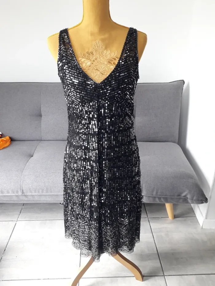 Robe noire à sequins