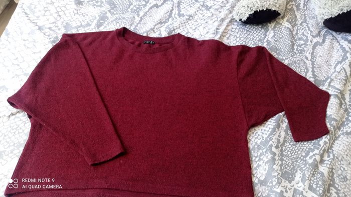 Sweat léger Basic  bordeaux taille 40 bon état.