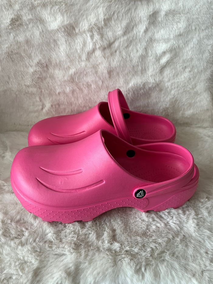 Sabots, sandales, crocs roses pointure 40