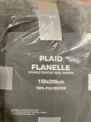 Plaid flannelle et sherpa neuf, dimensions. 150X200