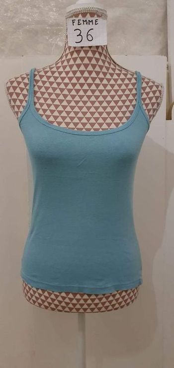 Débardeur, bleu,coton,en très très bon état,longueur 46cm,marque Camaïeu =4€