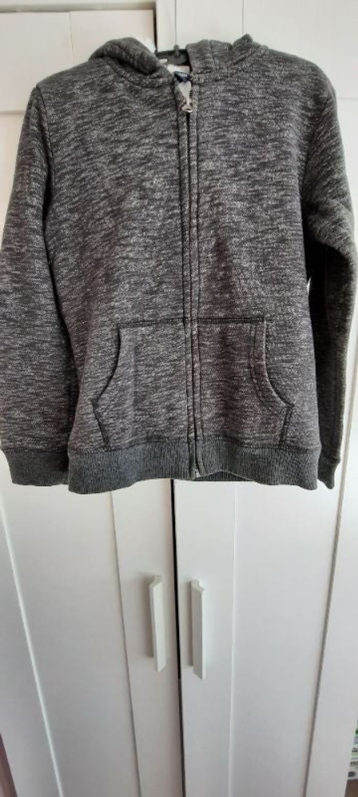 Sweat zippé à capuche