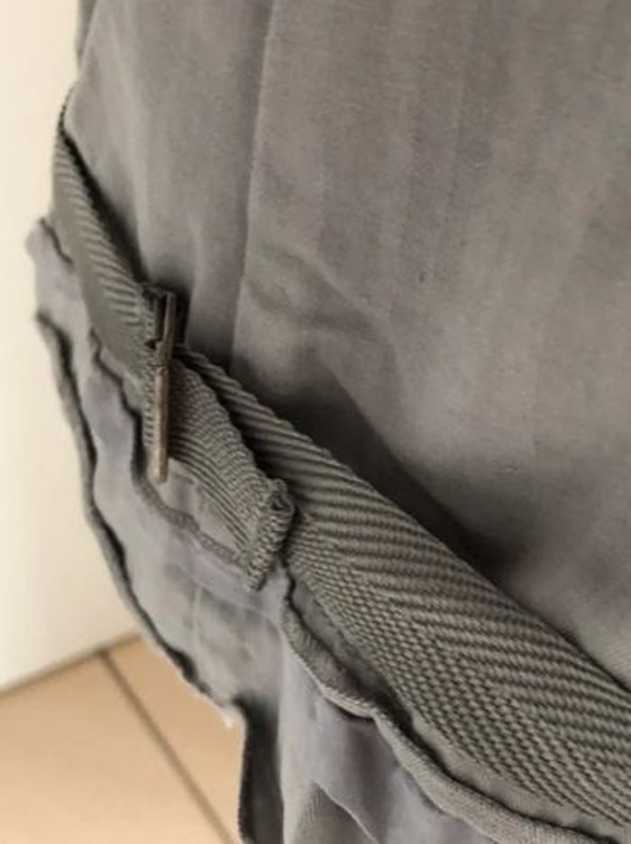 Veste légère, marque Voodoo, motifs dorés, grise, neuve, taille 40 - photo numéro 4