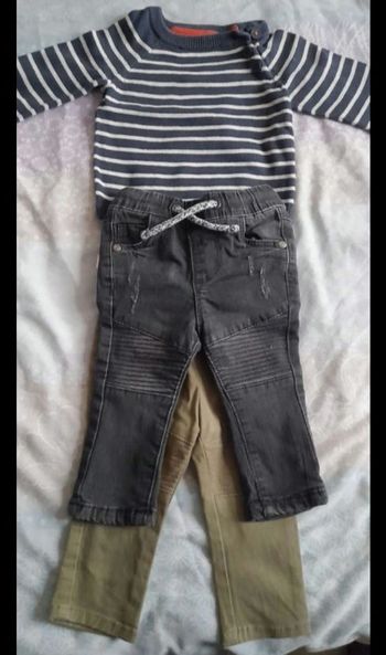 Ensemble pull + 2 jeans