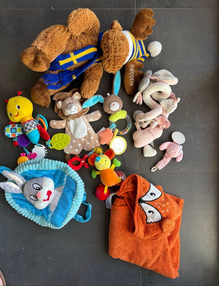 Lot jeux et peluches