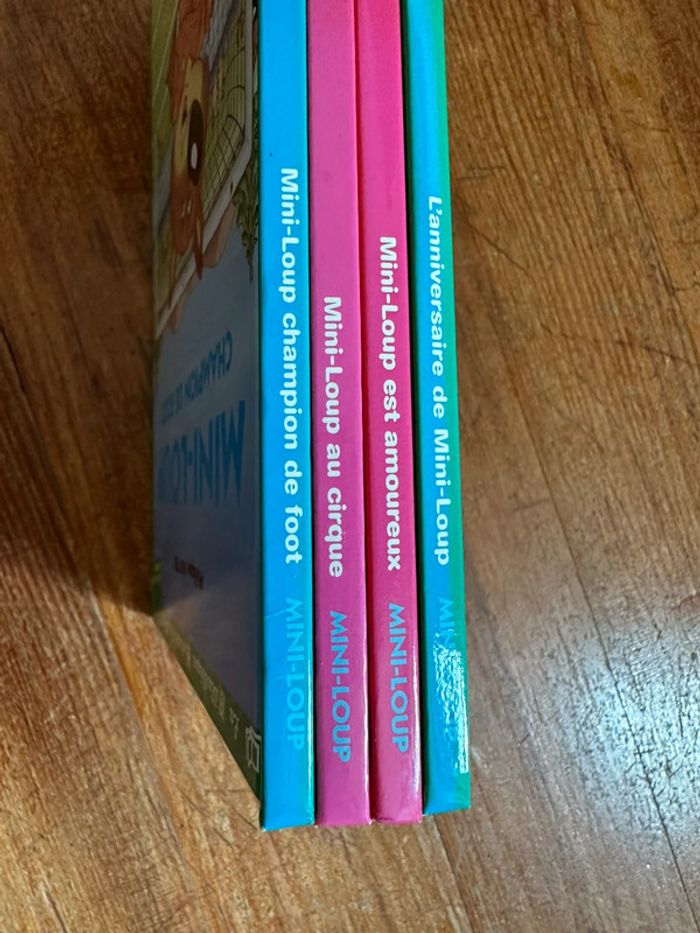 Lot de 4 livres Mini-loup albums bd vintage bibliothèque hachette des petits - photo numéro 2