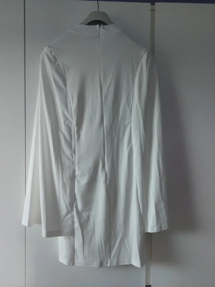 Robe blanche manches style cape - photo numéro 5