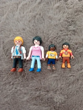 Lot de 4 figurines playmobil