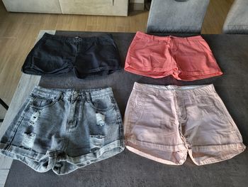 Lot 4 shorts taille 38