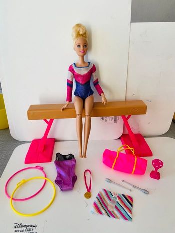 Barbie gymnastique poutre 