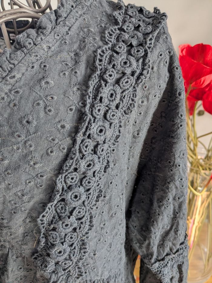 Blouse noire broderie anglaise - photo numéro 3
