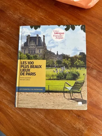 Livre les 100 plus beaux lieu de Paris