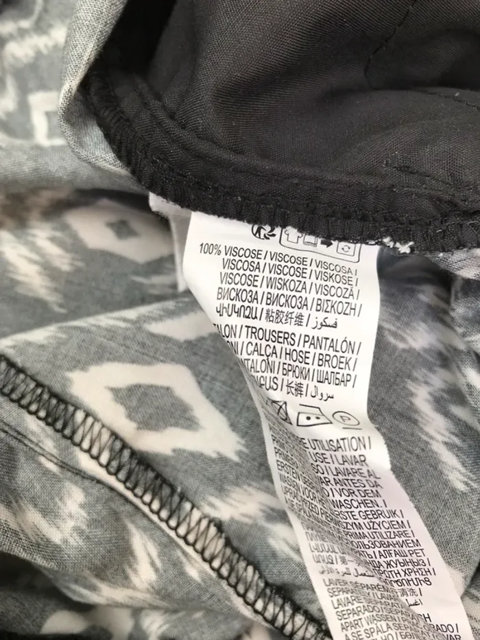 Pantalon noir et blanc Kiabi - Taille 44 - photo numéro 4