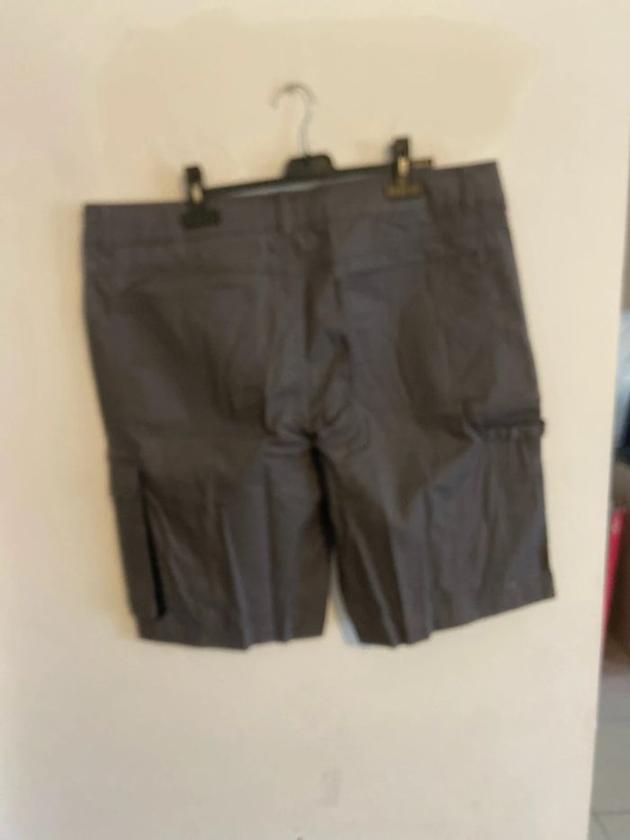 short homme neuf - photo numéro 4