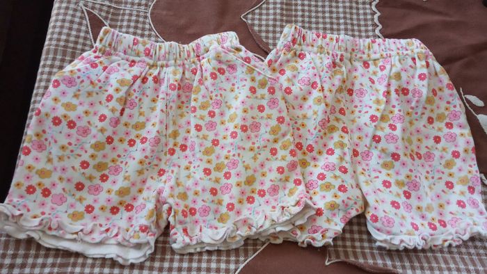 Lot de 2 Shorts fleuris et colorés pour demoiselles 3mois