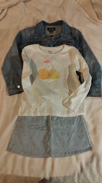 Lot vêtements  veste en jeans 6 ans fille 