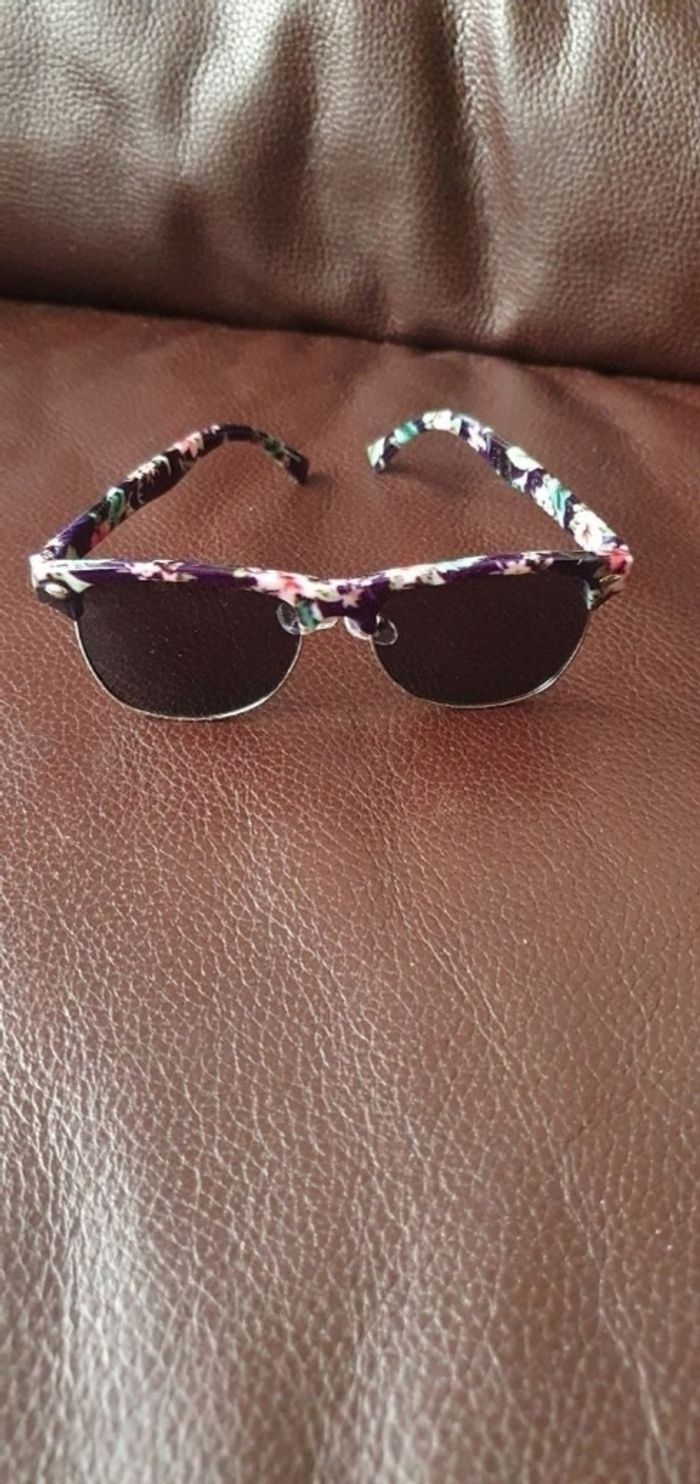 Lunette de soleil - photo numéro 2