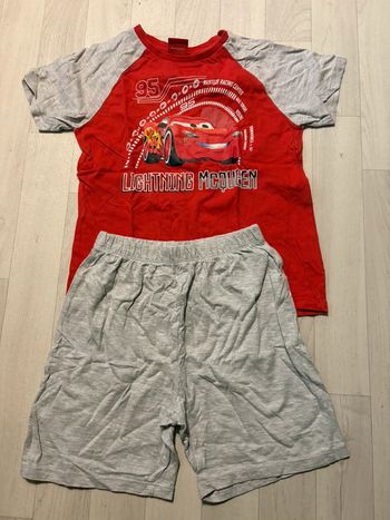 Pyjashort gris et rouge cars 5/6 ans très bon etat