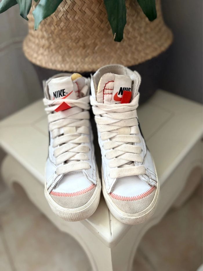 Nike montante - 100% cuir - blanche/noir - en très bon état - pointure 37,5 - photo numéro 2