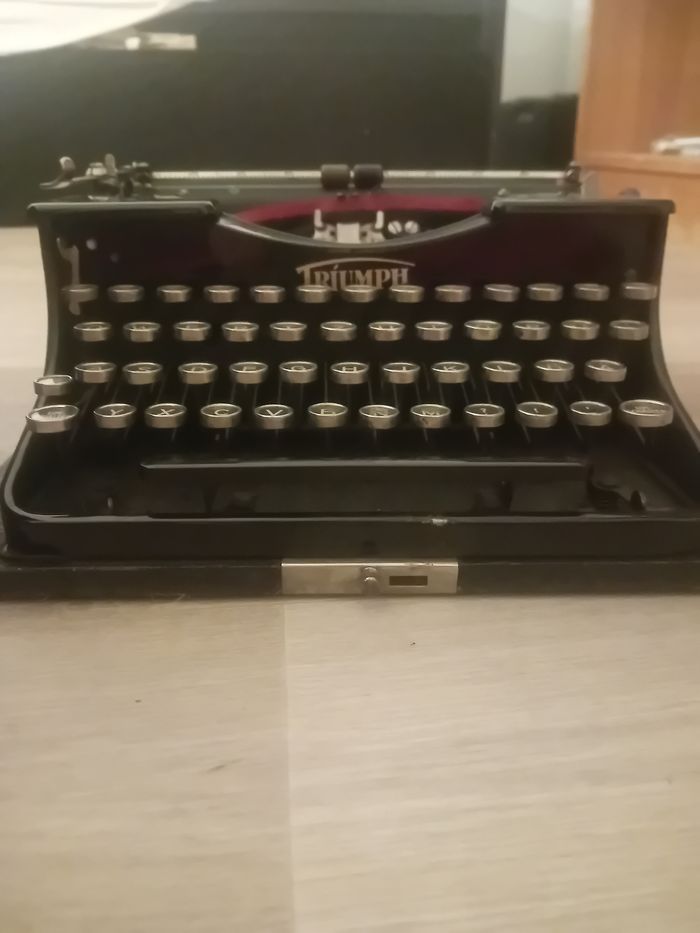 Machine à écrire portable Triumph  Durable Vintage - Clavier QWERTZ Allemand - Années 30-40 - Avec Mallette - photo numéro 10