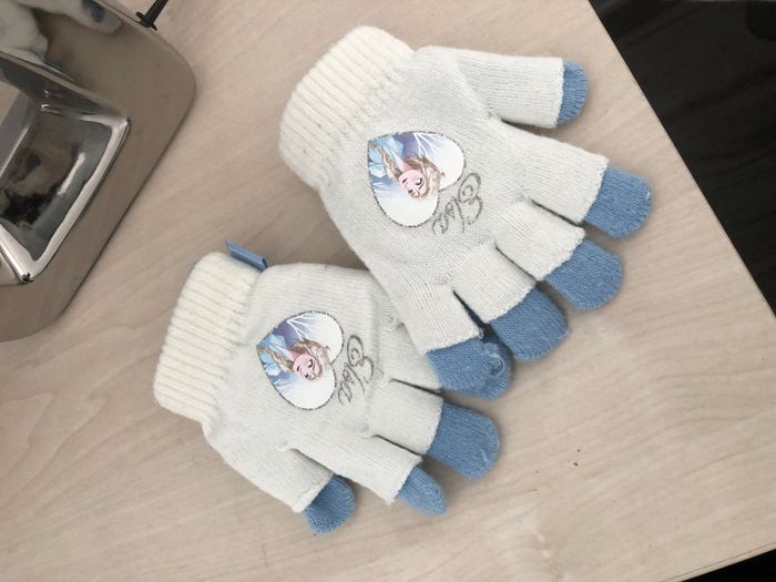 Gants-mitaines, Disney