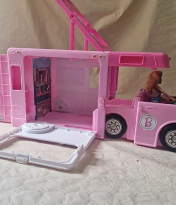 Camping-car Barbie Mattel 3-en-1 GHL93