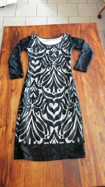 Robe de soirée noire et blanche