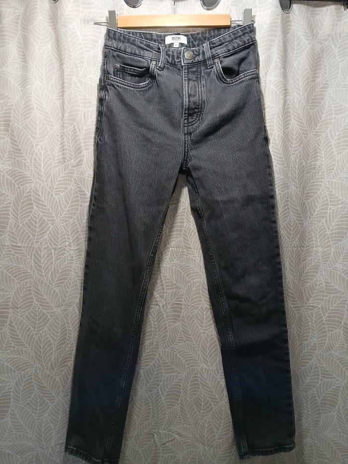 Jean BZB Taille 32 coupe straight