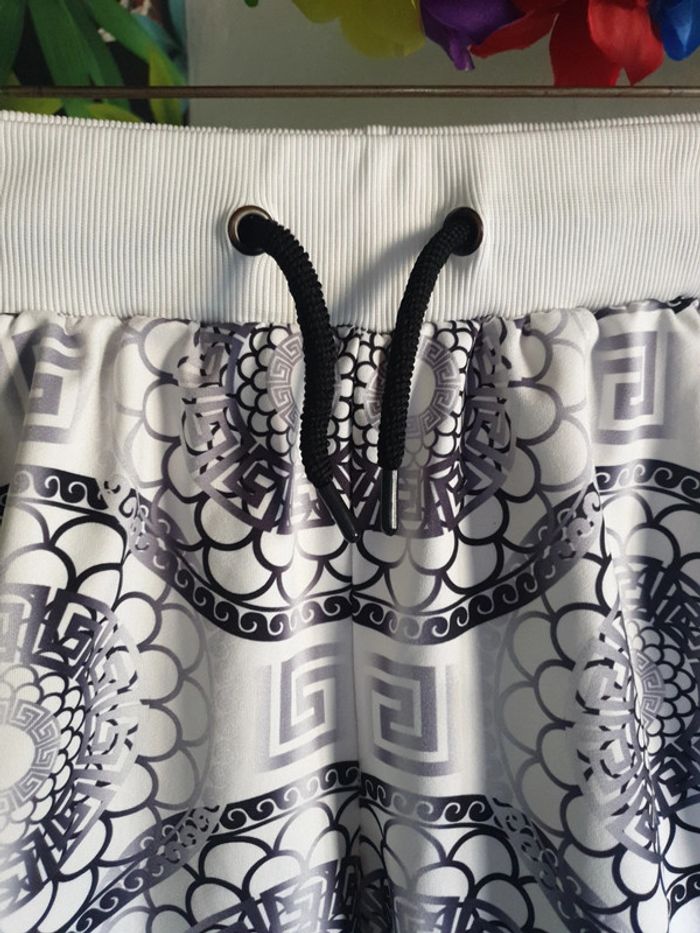 Short type "versace" - photo numéro 2