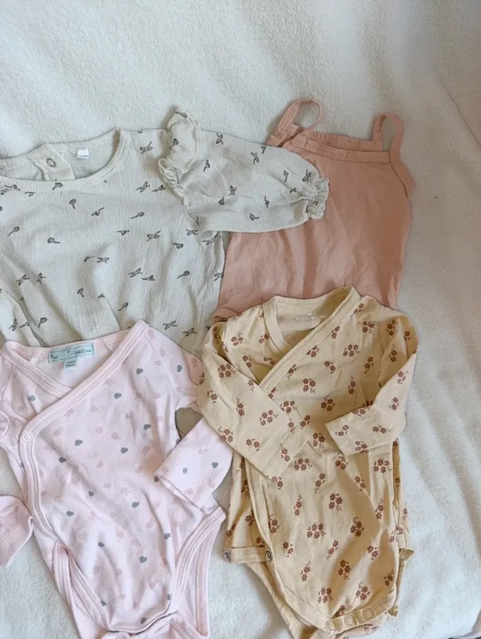 Lot bodies + 1 legging 1 mois - photo numéro 5
