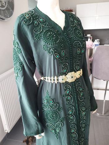 Caftan vert emeraude avec ceinture