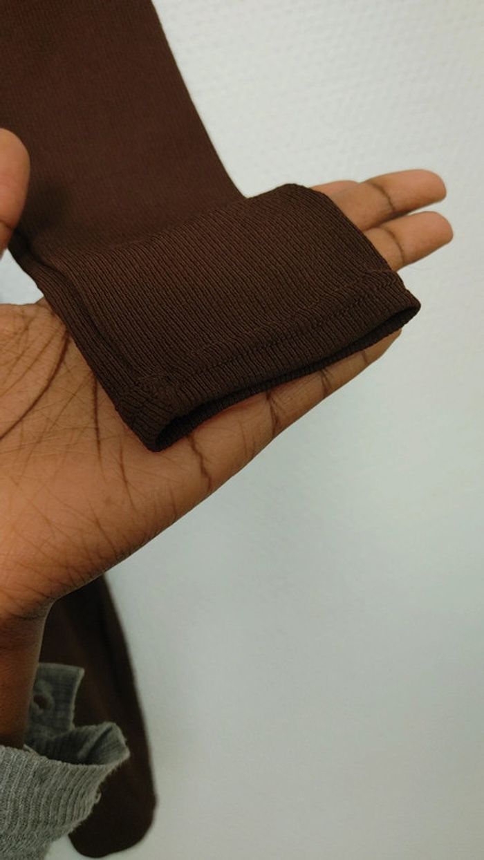 Belle robe marron moulante bouton sur le devant taille XS - photo numéro 7