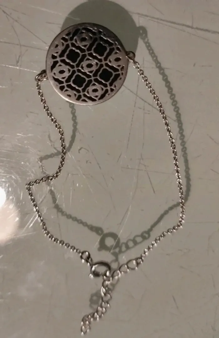 Bracelet fin avec pendentif style oriental. - photo numéro 5