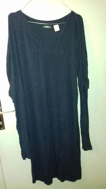 robe bleu marine .Taille 38/40 Avec ceinture. La Redoute