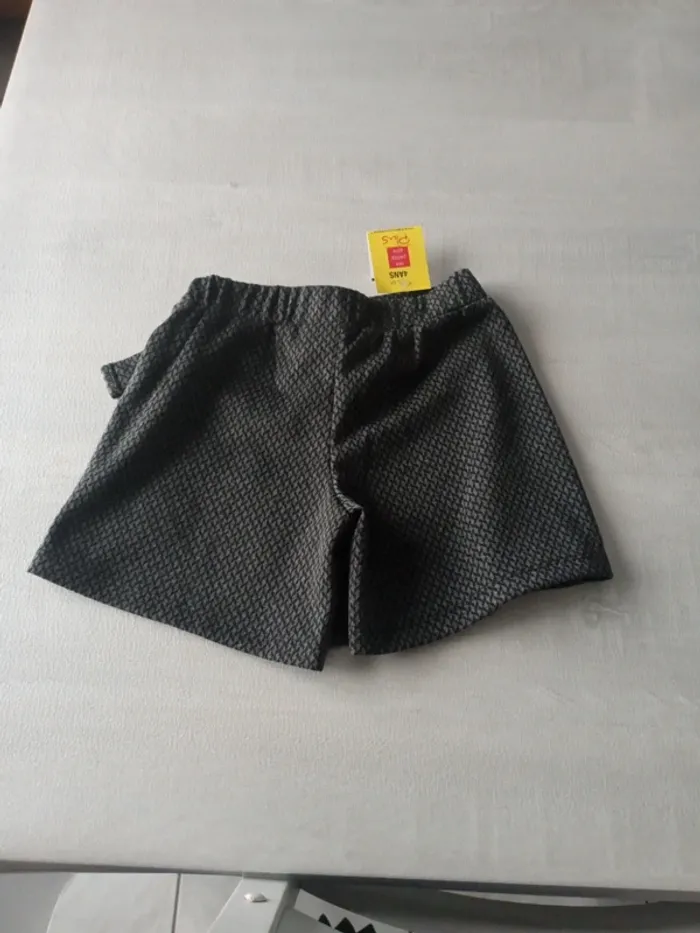 Jupe short neuve 4 ans - photo numéro 3