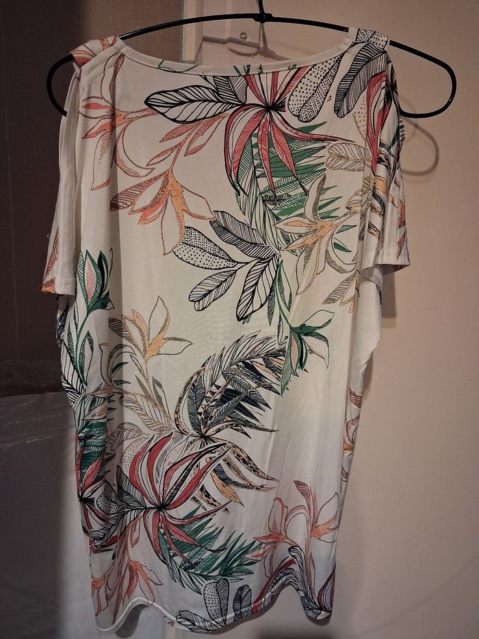 Haut élégant épaules dénudées - photo numéro 2