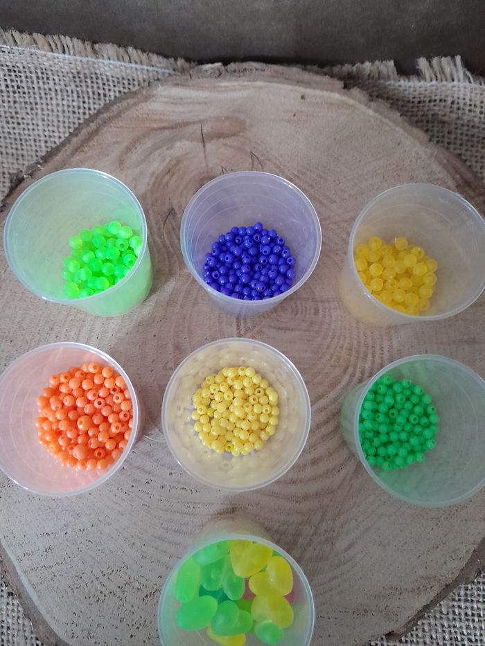 Lot de 7 petits pots de perles - photo numéro 6