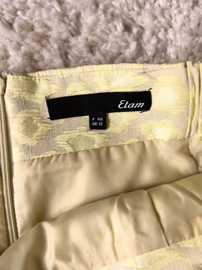 Très jolie jupe jaune Etam taille 40 Tissus à reliefs façon léopard - photo numéro 4