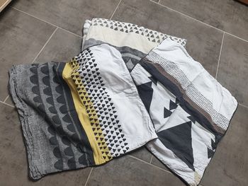 Parure pour lit double housse de couette 220×240 cm + 2 taies d'oreiller formes géométriques coton