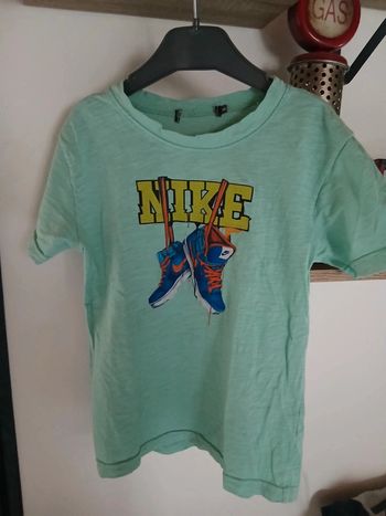 T-shirt taille 8 ans