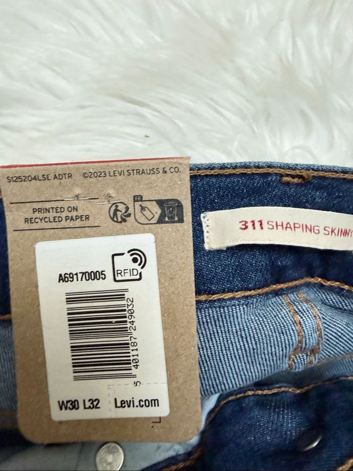 Jean Levi’s 311 Shaping Skinny – Taille W30 L32 – Bleu brut – Neuf avec étiquette - photo numéro 3