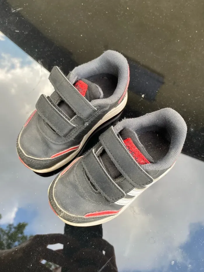 Basket enfant adidas taille 23 - photo numéro 2