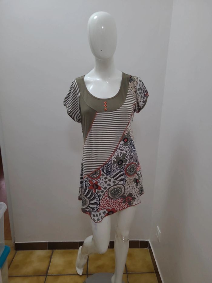 Jolie tunique taille 3