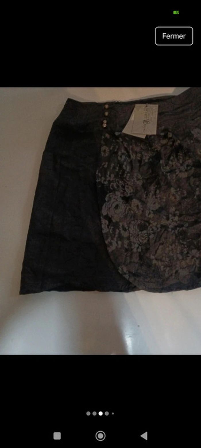 Jupe femme légère Le petit Baigneur taille 40 fendu devant neuve - photo numéro 3