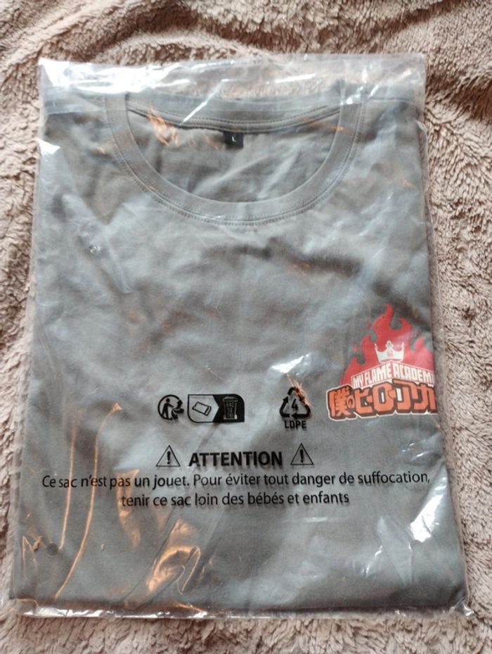 T-shirt bakugo taille L