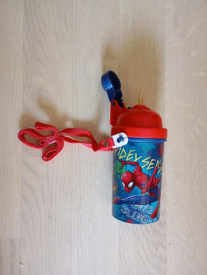 Gourde Spiderman Marvel 380 ml
NEUVE