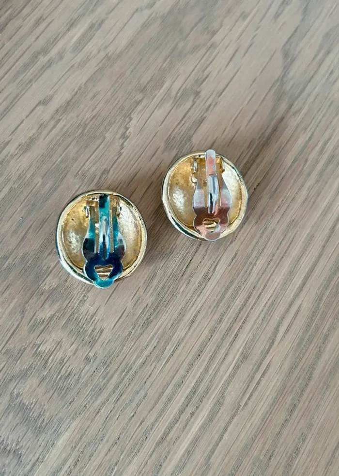 Boucles d’oreilles vintage à clips – motifs violet et nacré - photo numéro 4