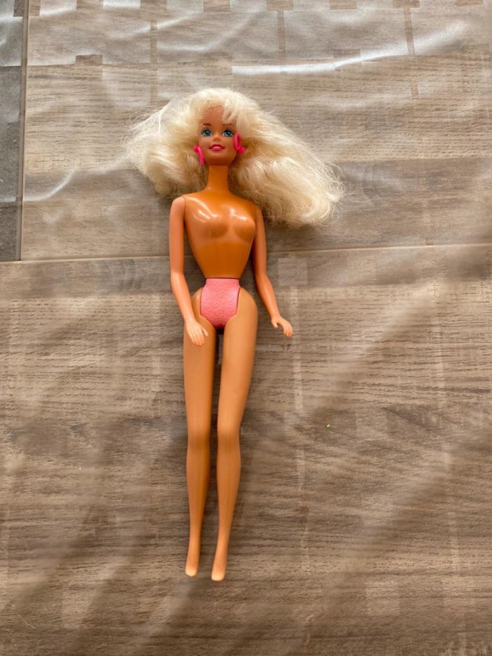 Barbie avec robe - photo numéro 3