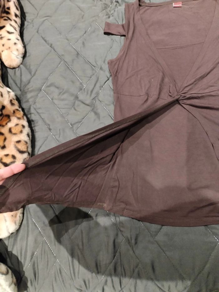 Top blanche porte 38/40 - photo numéro 3